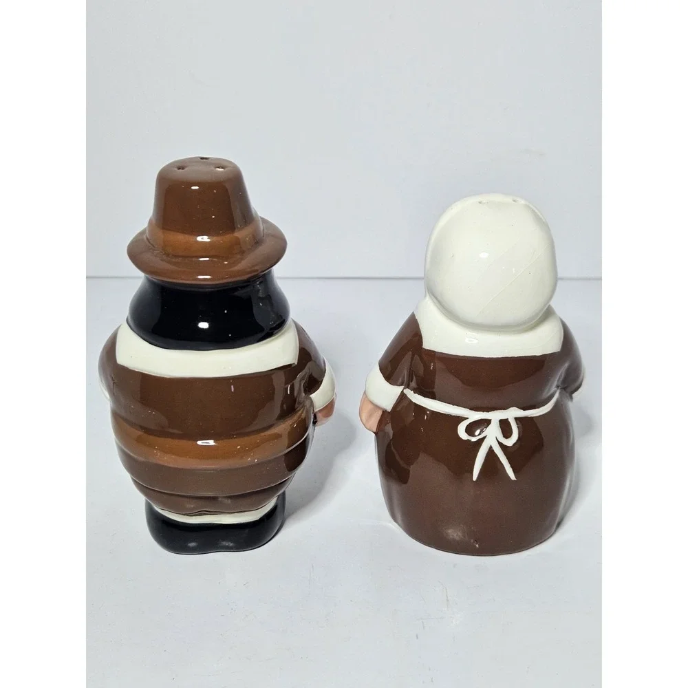 Publix The Pilgrim Pair Thanksgiving Ceramic Salt and Pepper Shakers Vintage